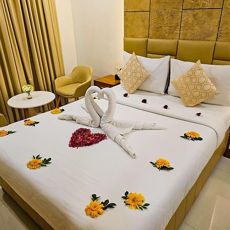 Royal Residency Hotel Kannangad Luaran gambar