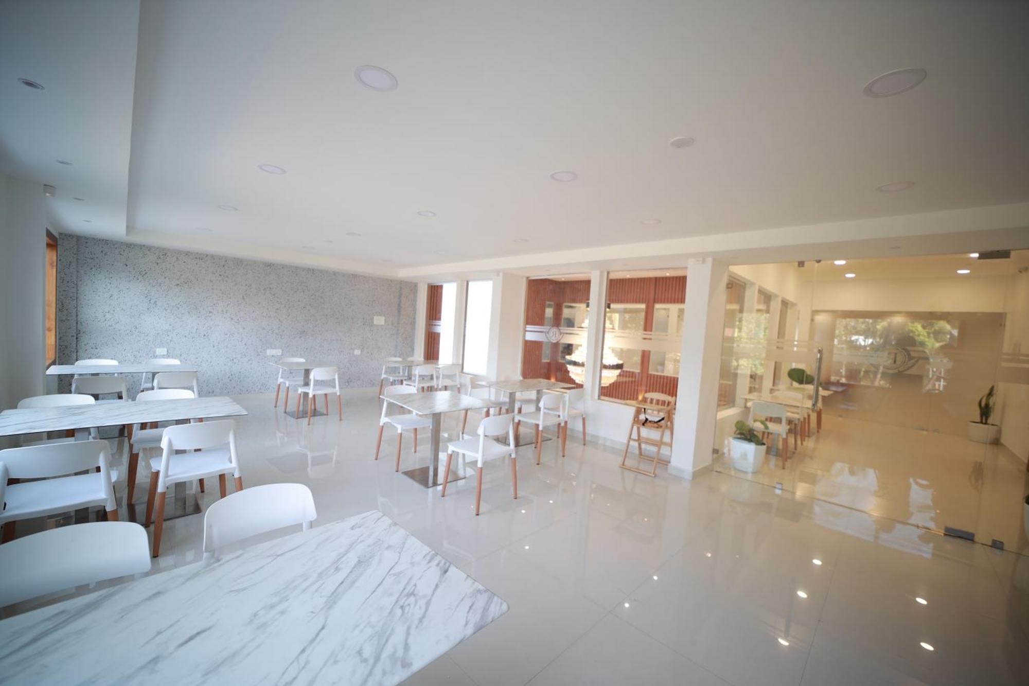 Royal Residency Hotel Kannangad Luaran gambar